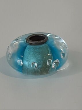 TROLLBEADS shade of sparkle lagoon glass bead controlled bubbles silver core